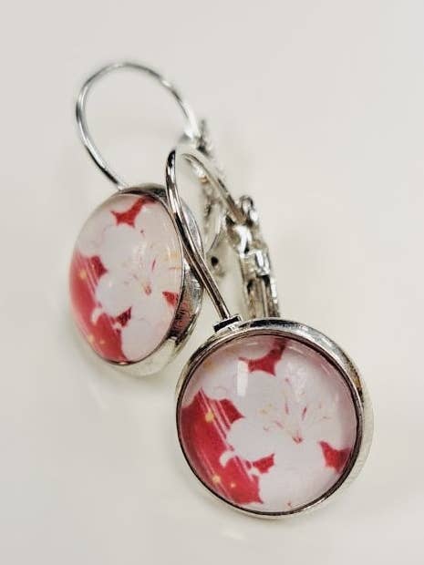 Brincos Pendente Cabochão Lírio Sussurrante por atacado de Tumbled Earth Inc.