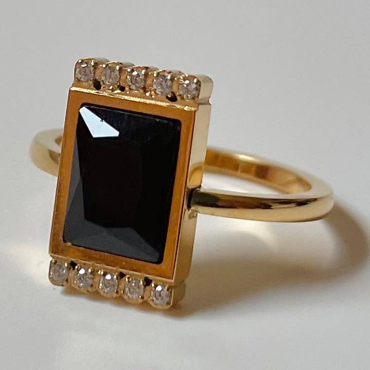 Ira Schwarzer Steinring für den Großhandel von Namaste Jewelry