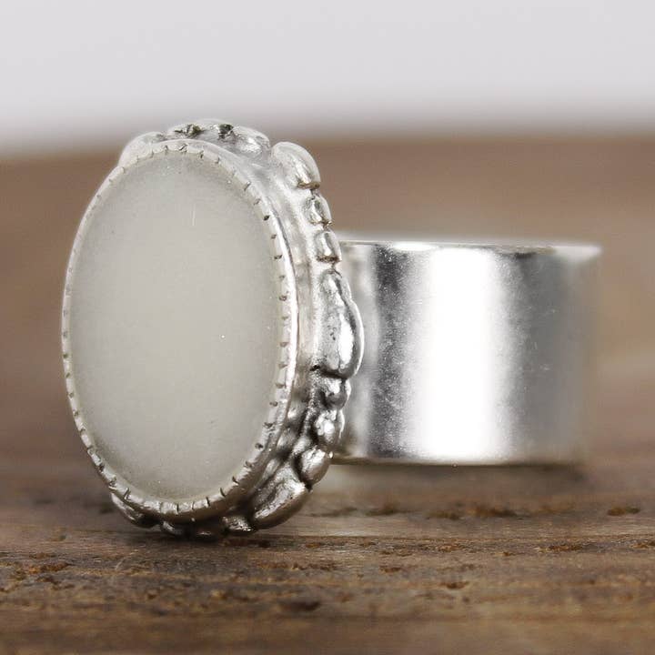 Bague ajustable ornée de sélénite pour la vente par Pure Impressions Design