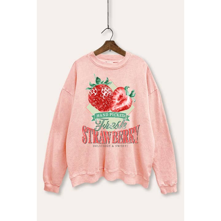 SWEATSHIRT DÉLAVÉ MINÉRAL AVEC GRAPHISME DE FRAISE FRAÎCHE pour la vente par VINTAGE POINT USA