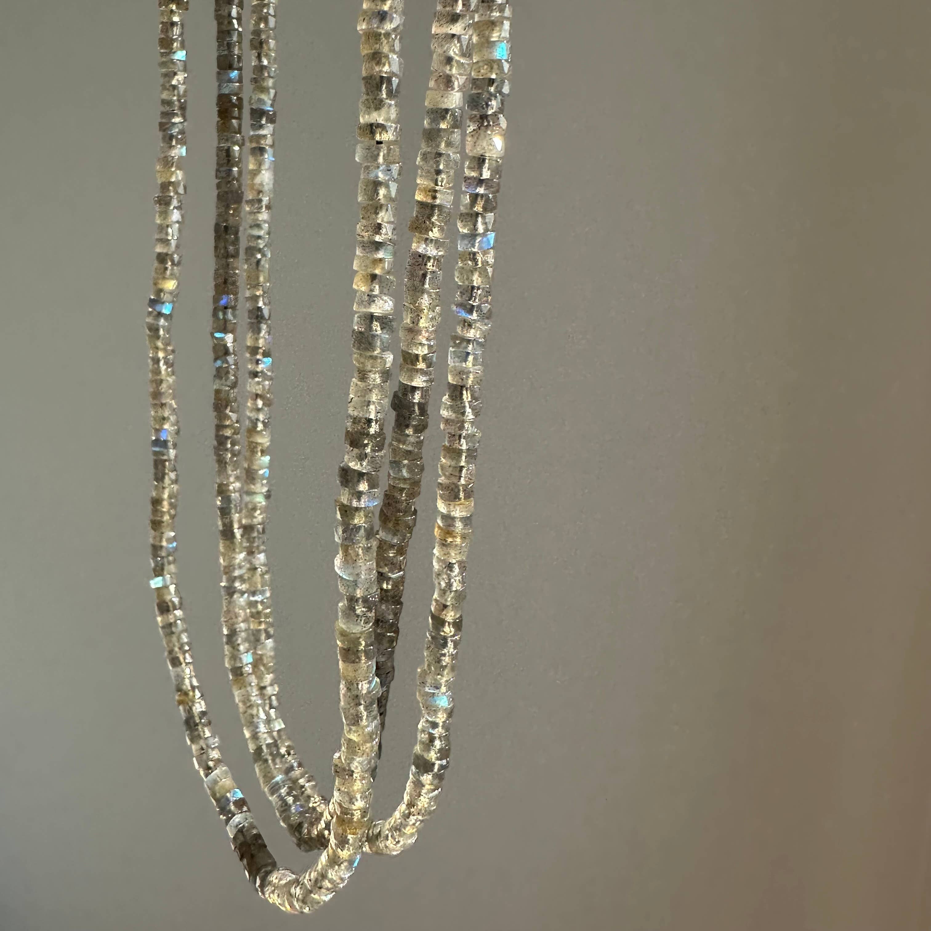 Anokhi Green | Handmade Gemstone Jewelry - Wholesale Kralen/parelketting - Labradoriet Ketting | Bleke Slanke Sieraden | Stapelketting1