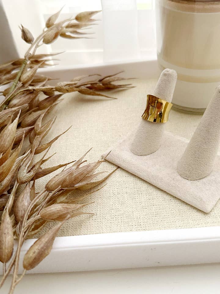 8426JR - Sarah Gold gefüllter Ring für den Großhandel von Renee and Renae | Formerly The Katz Meow Creations