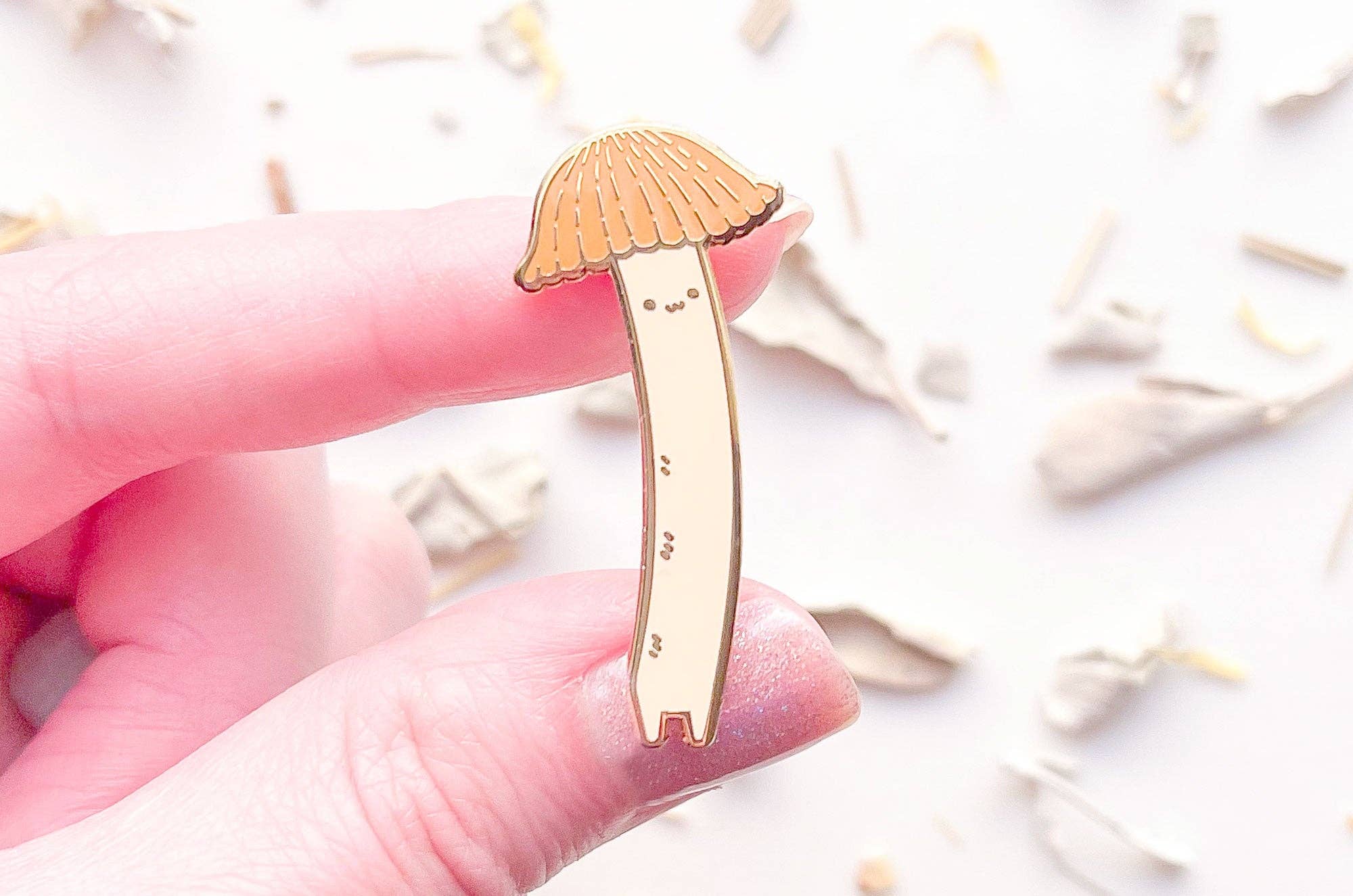 Alum and Ink – Großhandel Anstecker/Button – Chibi Orange Bonnet Mushroom (Mycena acicula), emailliert7