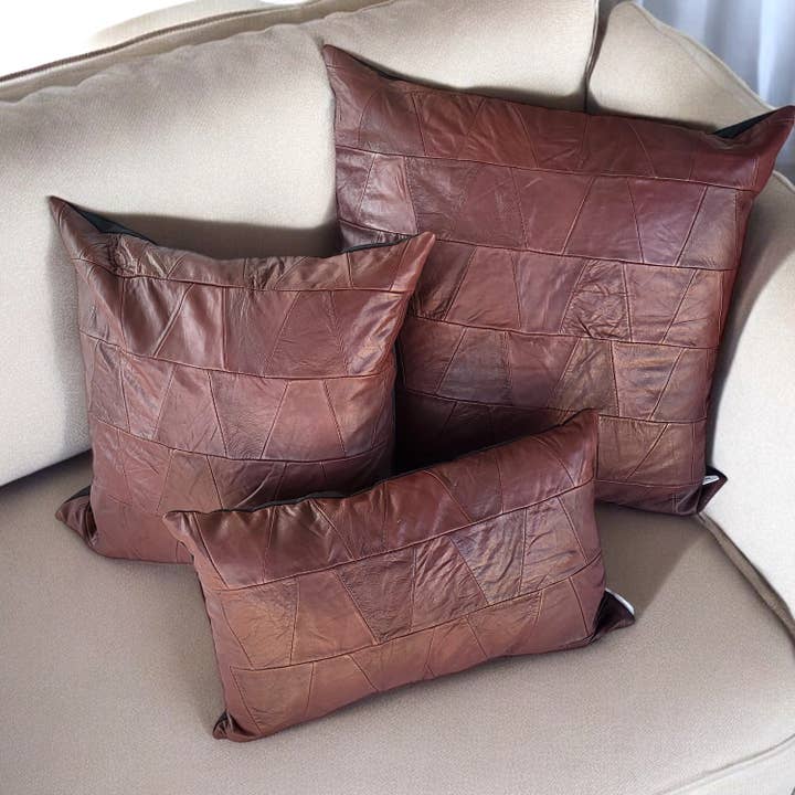 Housse de coussin en cuir véritable no67 - Marron Foncé Bordeaux pour la vente par Artisan by MF