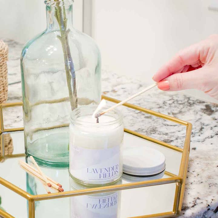 Lavender Fields, candela di soia, per la vendita all'ingrosso da parte di Cellar Door Bath Supply Co.