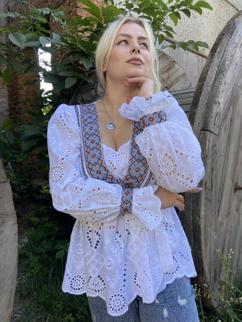 Broderet kjole Merezhkove Divo for engroshandel hos Galychanka