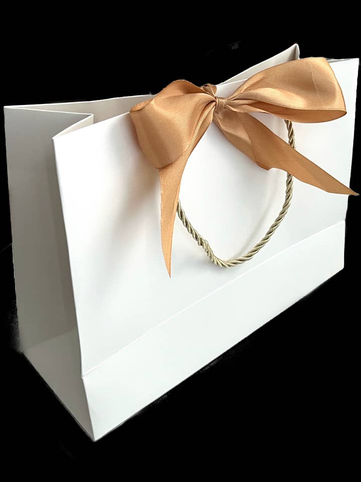 White Gift Paper Handbags for Apparel, Wholesale for wholesale by ANYGIFTGOODPACKINGBOX