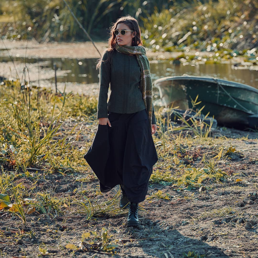 Los Banditos - Wholesale Skirt - Women's - Gypsy Style Elastic Waist Oversize Pockets Black Skirt2