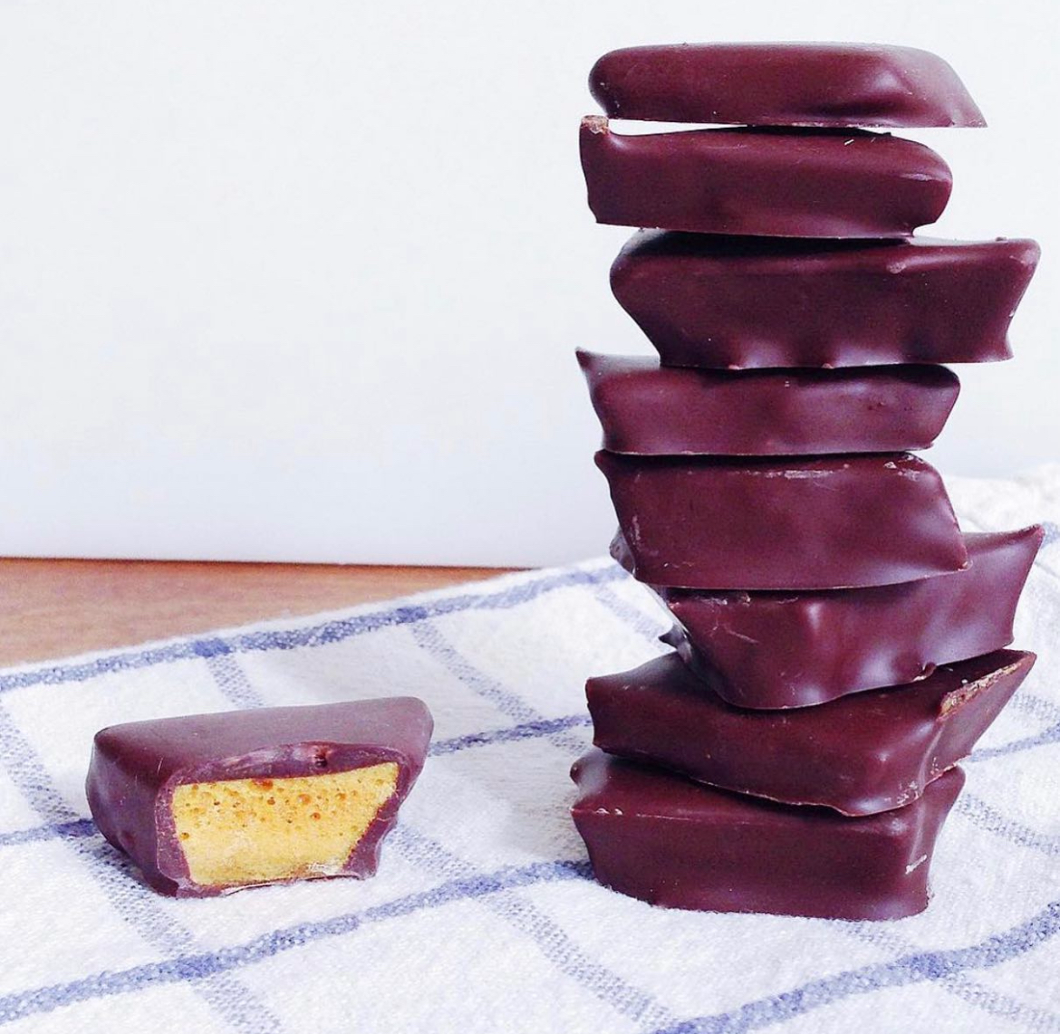 Nunu Chocolates - Wholesale Chocolate Covered Sweets - Nunu Chocolates Hokey Pokey (Sponge Candy) in Dark chocolate2