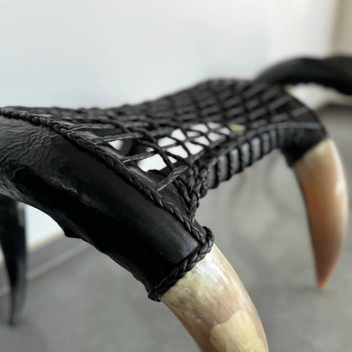 EA DECO NATUREL & DESIGN – Banco por atacado – Banco Savana em Chifre e tiras de couro4