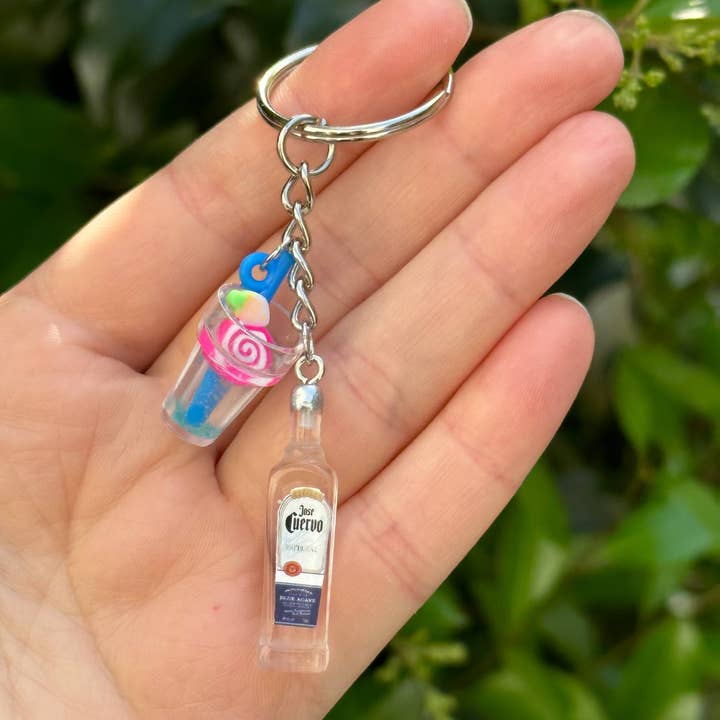 Arcfo Jewelry - Wholesale Keychain - Unisex - Mini J. Cuervo Tequila with Cocktail Cup Keychain3