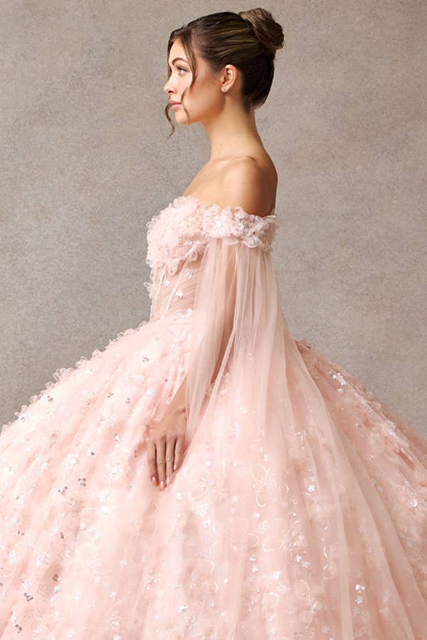 ARROSSIRE Abito da ballo Quinceañera con spalle scoperte e maniche a mantella in vendita all'ingrosso su Faire4