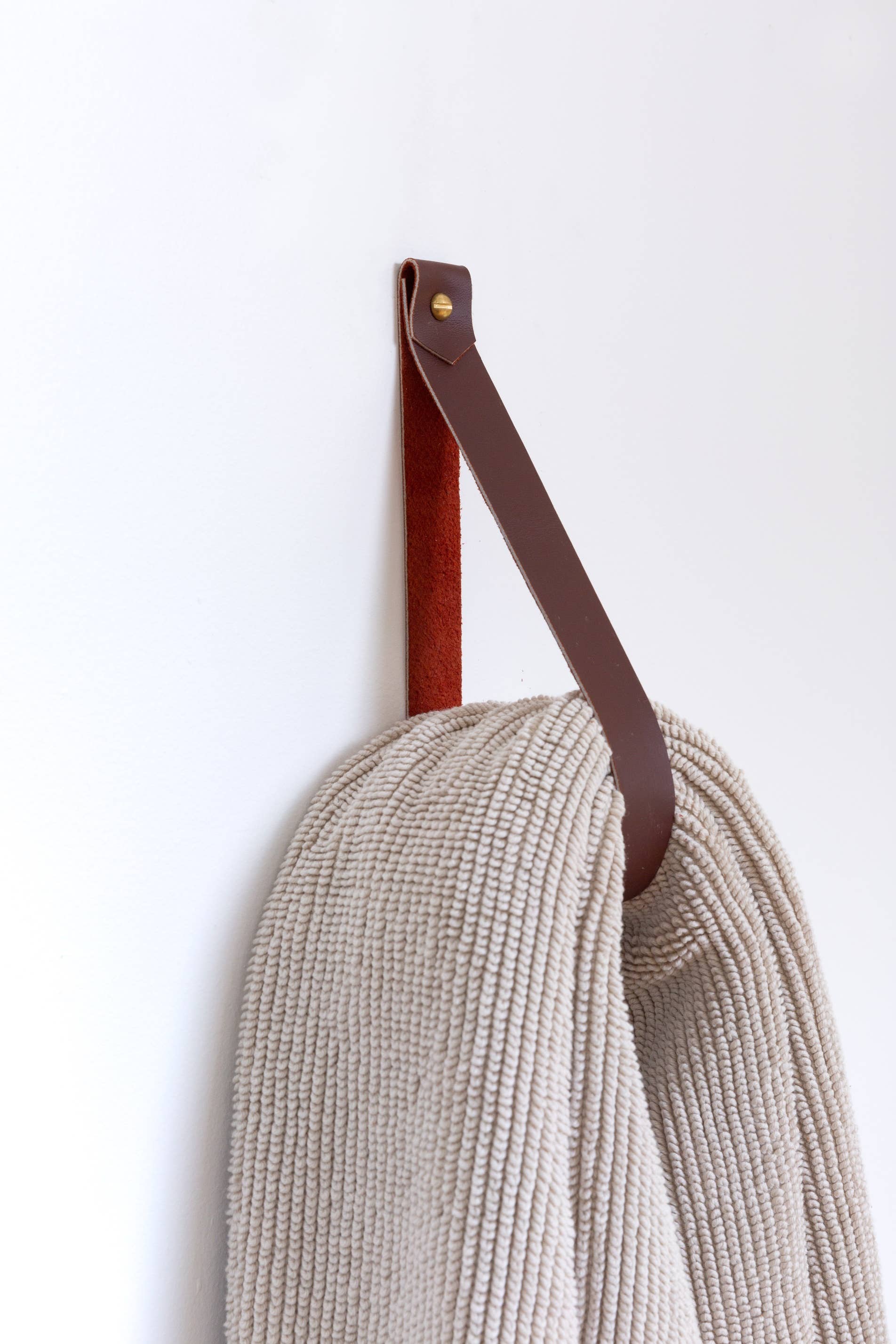 Keyaiira – wholesale Väggkrok – Stor läder väggrem [V'ed end]1