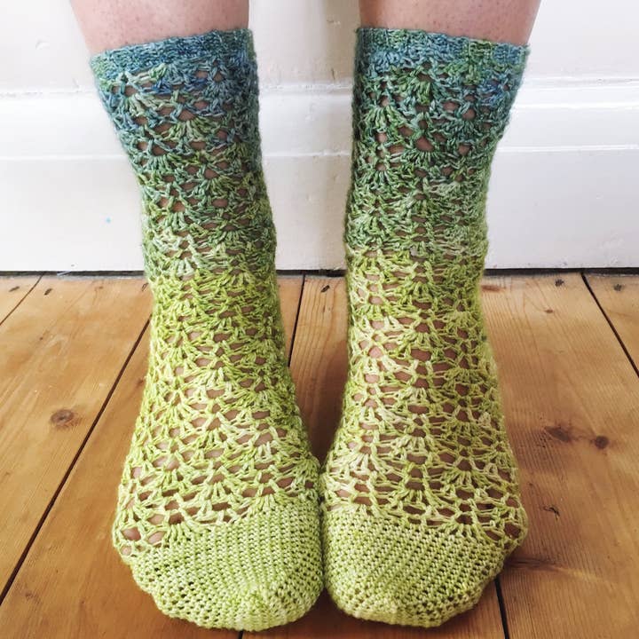 Vicki Brown Designs - Vente Accessoire de tricot/crochet - Patron de crochet - Chaussettes traînantes en dentelle - IMPRIMÉ1