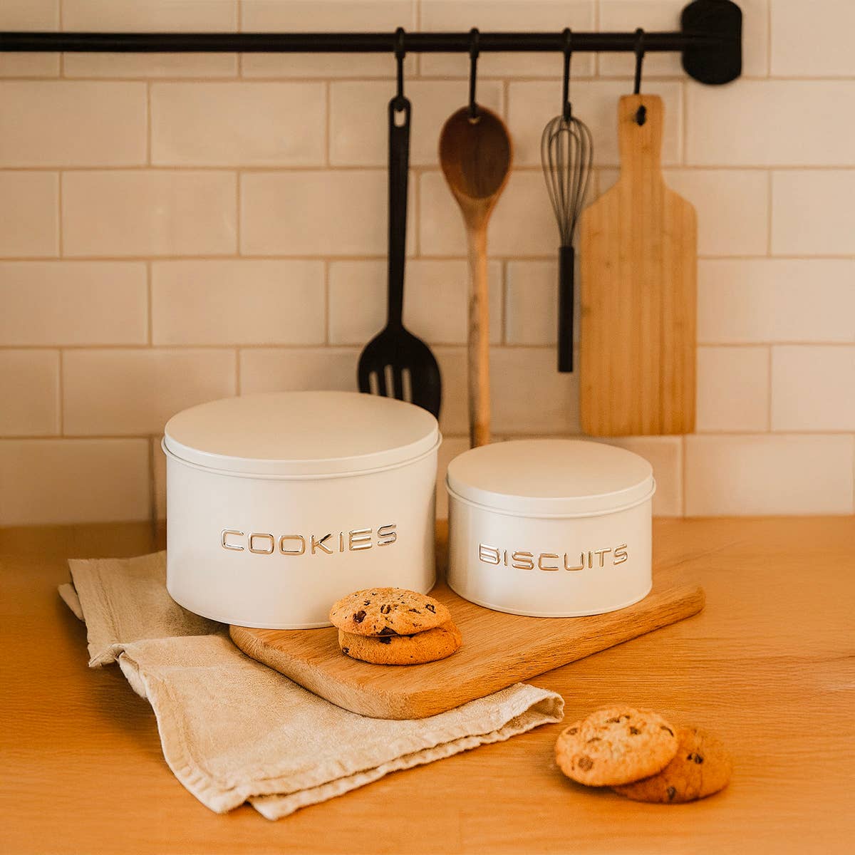 AULICA - Wholesale Cookie Jar - White and silver cookie and biscuit tins - set of 21