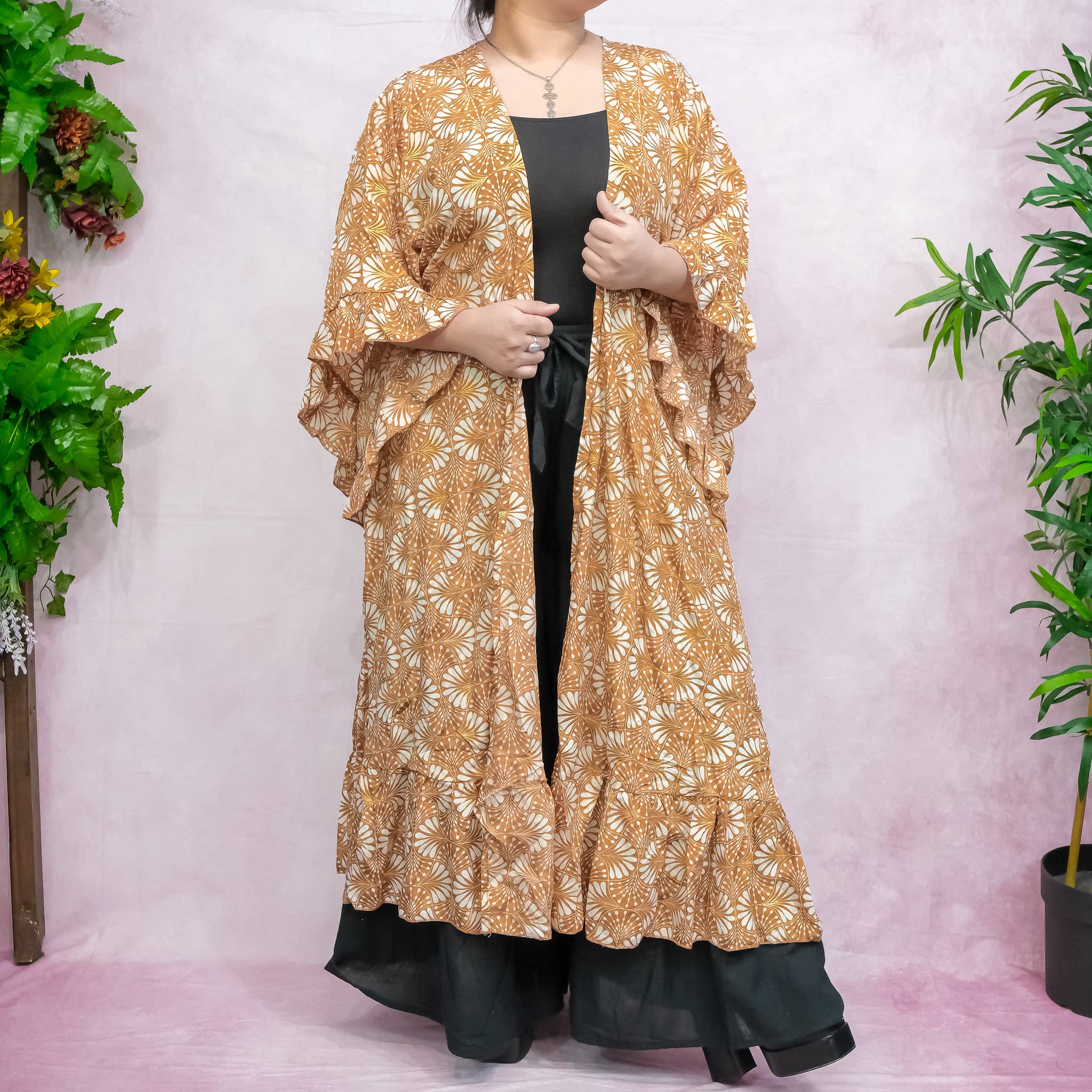 Karma Nepal Crafts – Engroshandel Kimono - Dame – Lang, flydende boheme kimono med volanter og lommer6