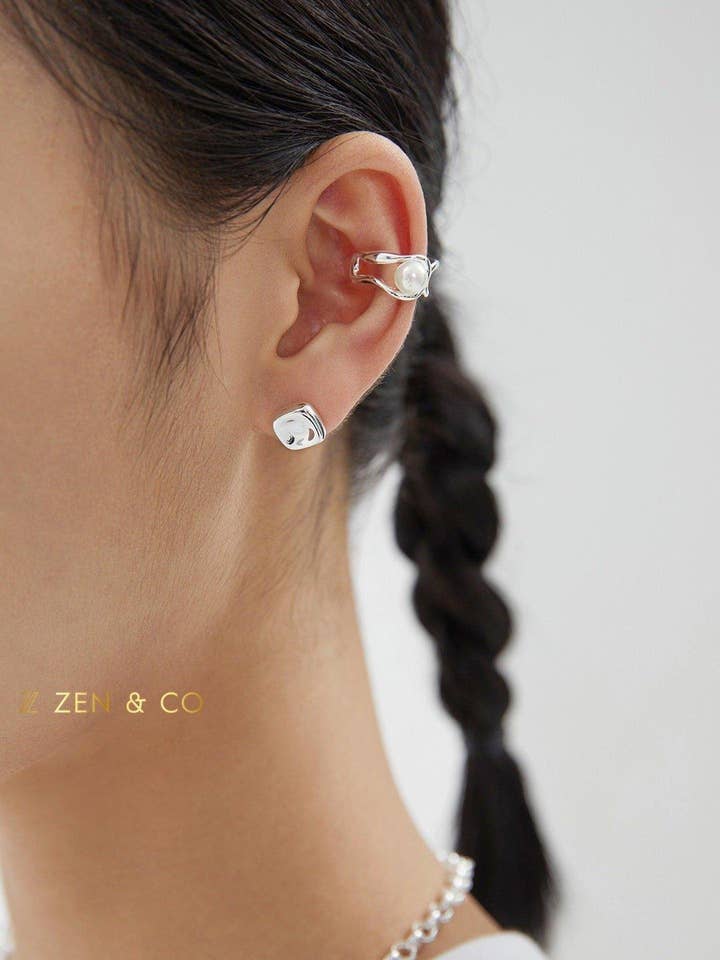 IVY orecchino a polsino delicato in argento con perla per la vendita all'ingrosso da parte di ZEN&CO Studio