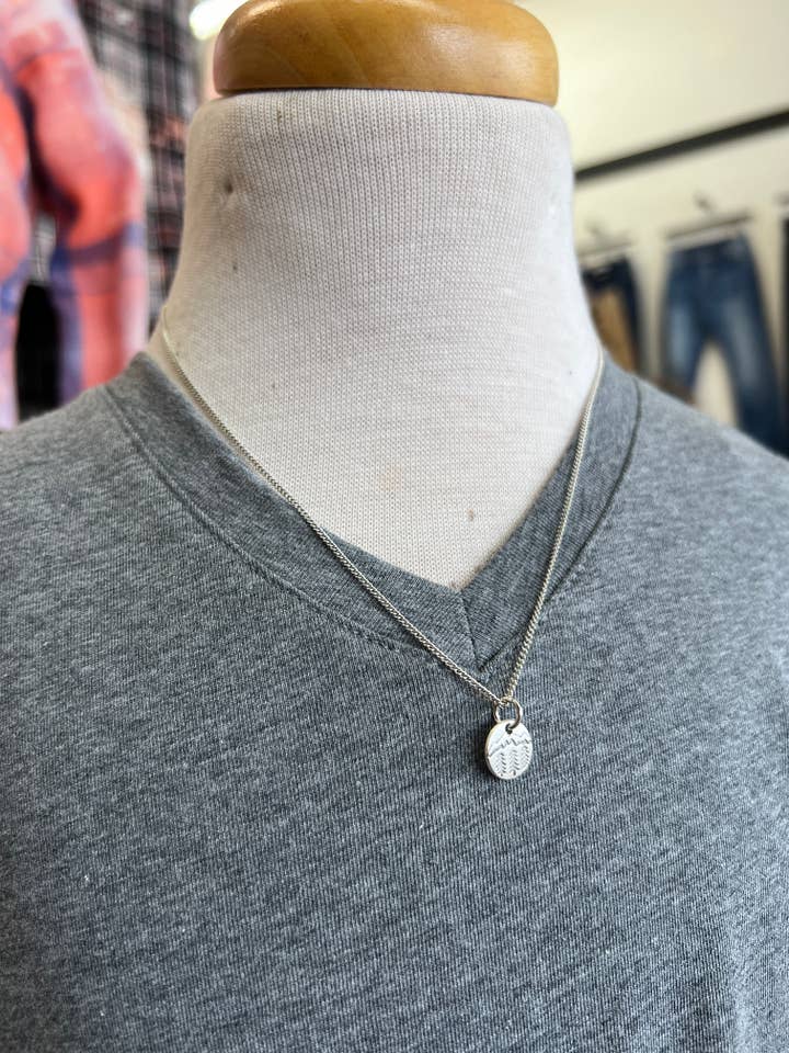 Collier Pins et montagnes pour la vente par Frolicking Leaves