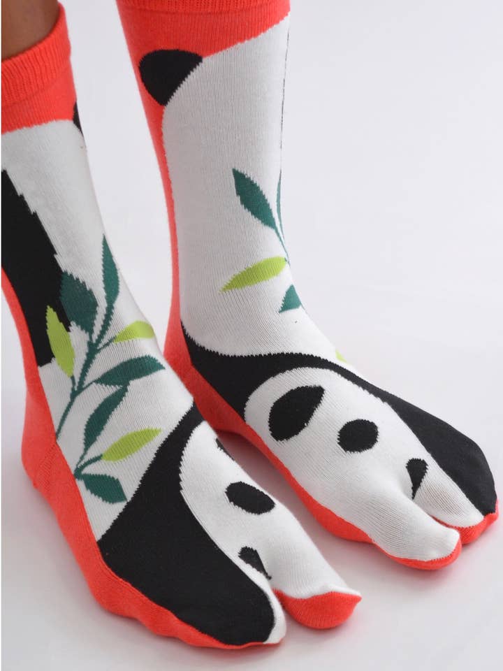 LES PETITS CAPRICES - Wholesale Sock Slippers - Women's - Tabis Panda Abstract Socks1