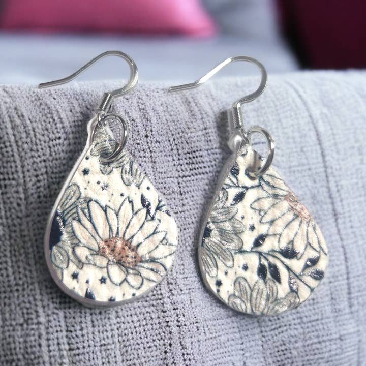 Lacrime di girasole bianche Boho per la vendita all'ingrosso da parte di Bushleys Beauties, LLC