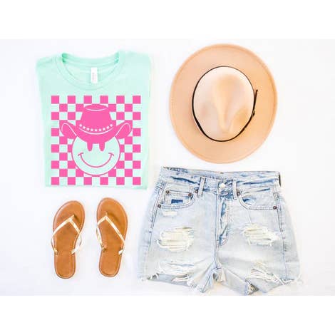 T-shirt graphique Smiley Cowgirl pour la vente par MBD Printing and Design