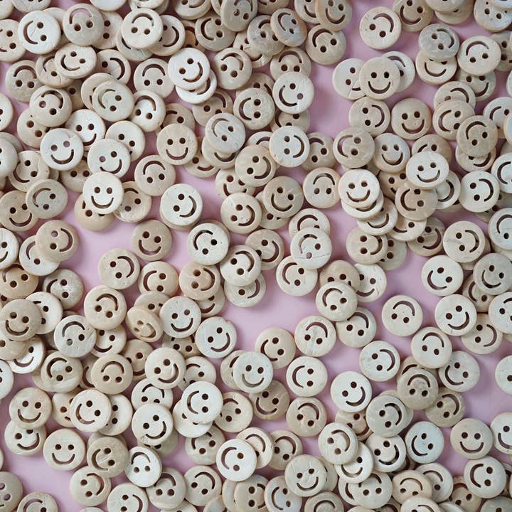 Matchy Matchy Sewing Club - Wholesale Sewing Button/Snap - Smiley Face 1/2" Wood Buttons