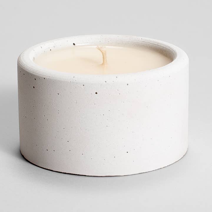 Handcrafted white concrete candle | Parvi for wholesale by ZOA concept