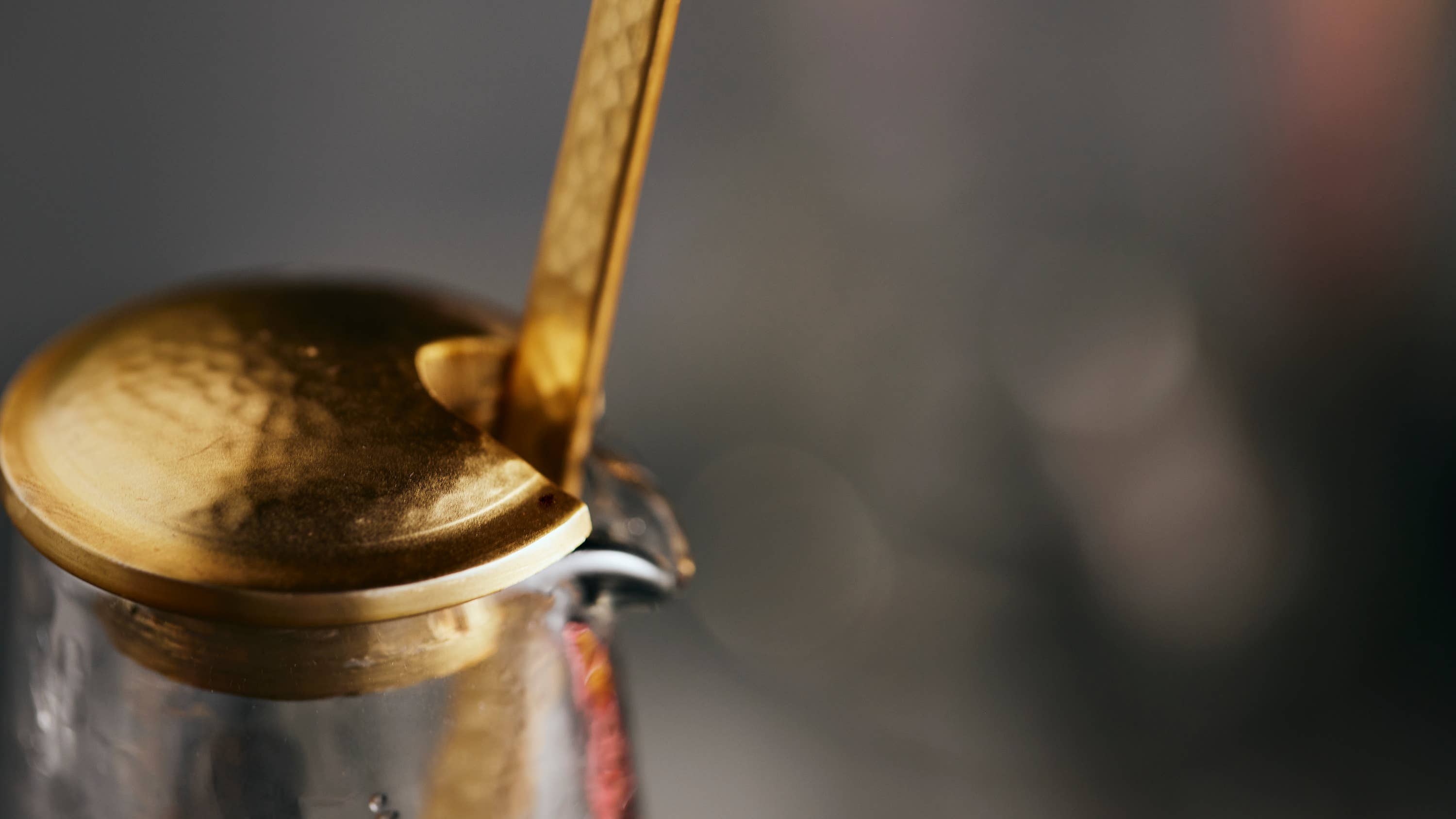 The Collective - Wholesale Carafe - Pebbled Large Carafe with Spoon Set2