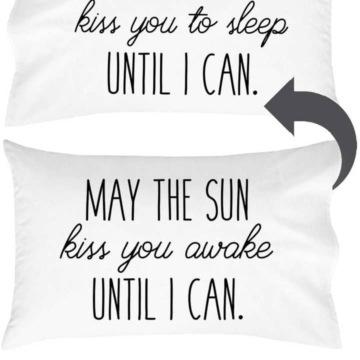 Taie d'oreiller réversible May the Sun Kiss You Awake Until I Can, May the Moon Kiss You to Sleep Until I Can pour la vente par Oh, Susannah