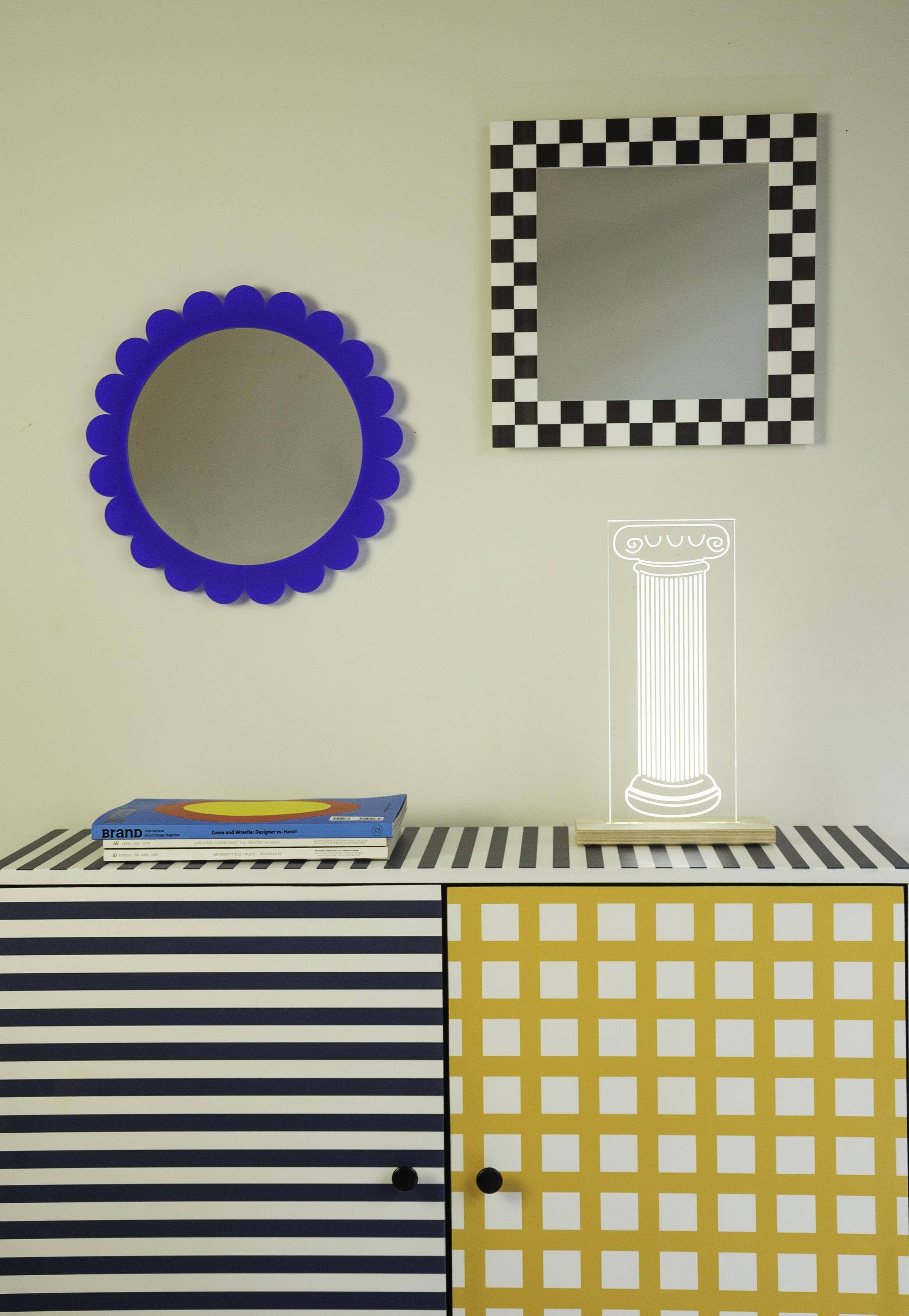 Really Nice Things - Vendita all'ingrosso Specchi da parete - Specchio acrilico quadrato in bianco e nero1