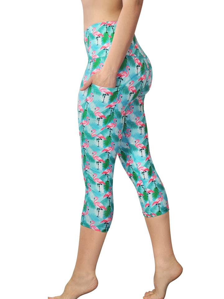 Capris Oh Flamingo - Capris taille haute avec poches latérales pour la vente par Comfy Yoga