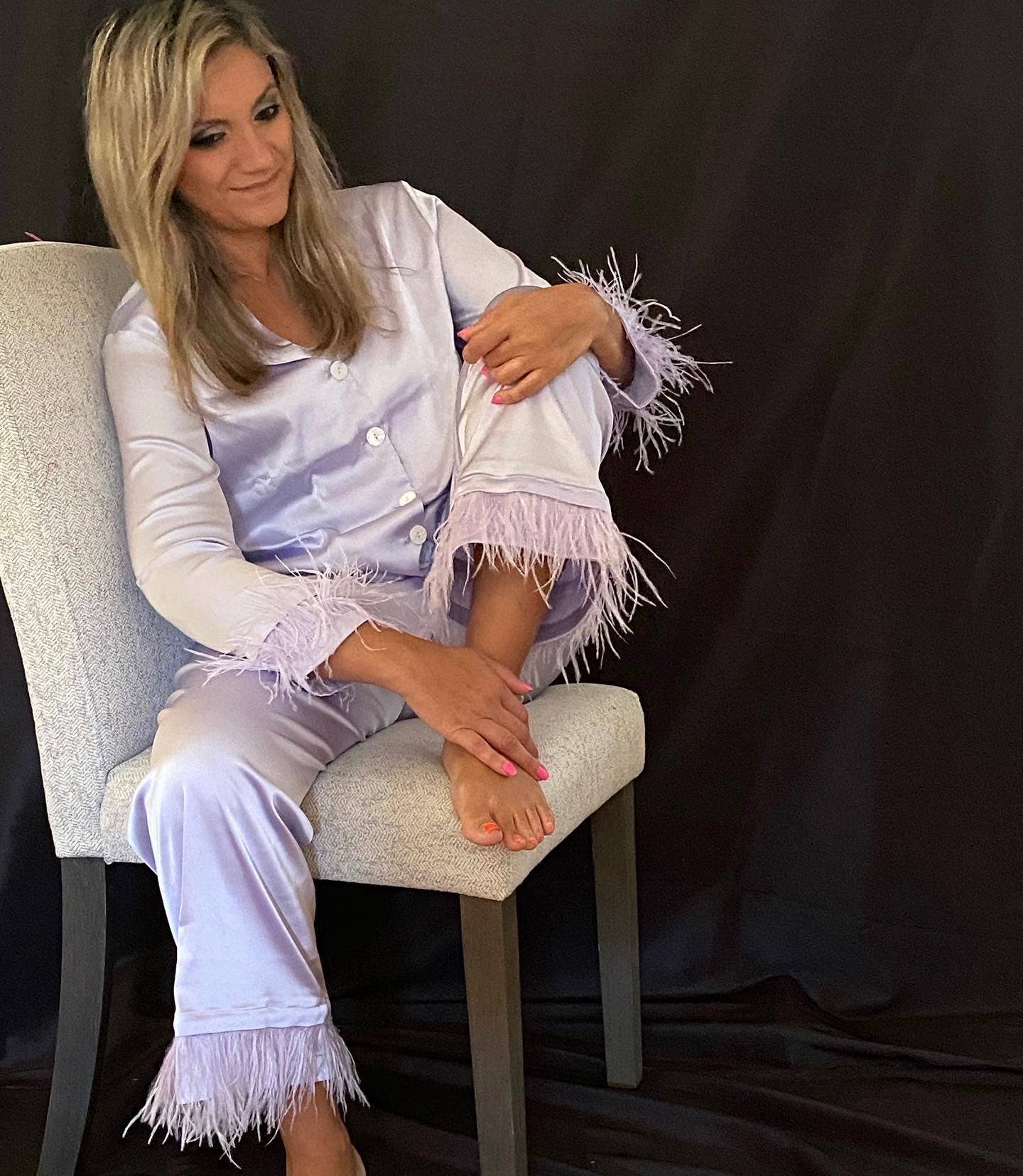 Plume AF Design - Vente Haut et bas de pyjama – femme - Pyjama extensible en satin avec garniture en plumes d'autruche amovible10