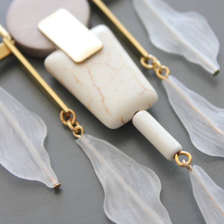 David Aubrey Jewelry - Wholesale Dangle Earrings - ISLE60 White and gray shoulder duster post earrings