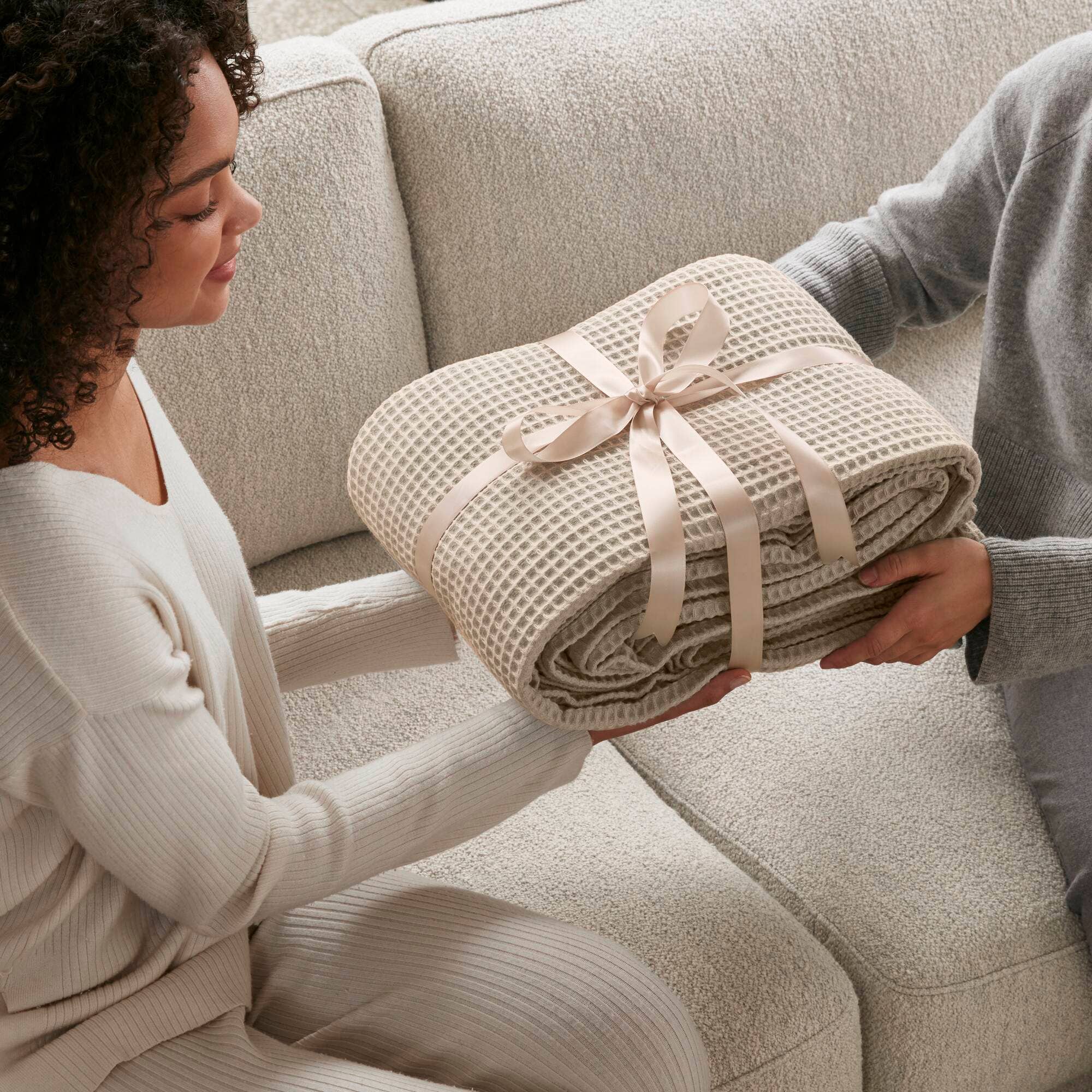 Olliix - Wholesale Bedding Blanket - Waffle Weave Cotton Bedding Blanket, Khaki11