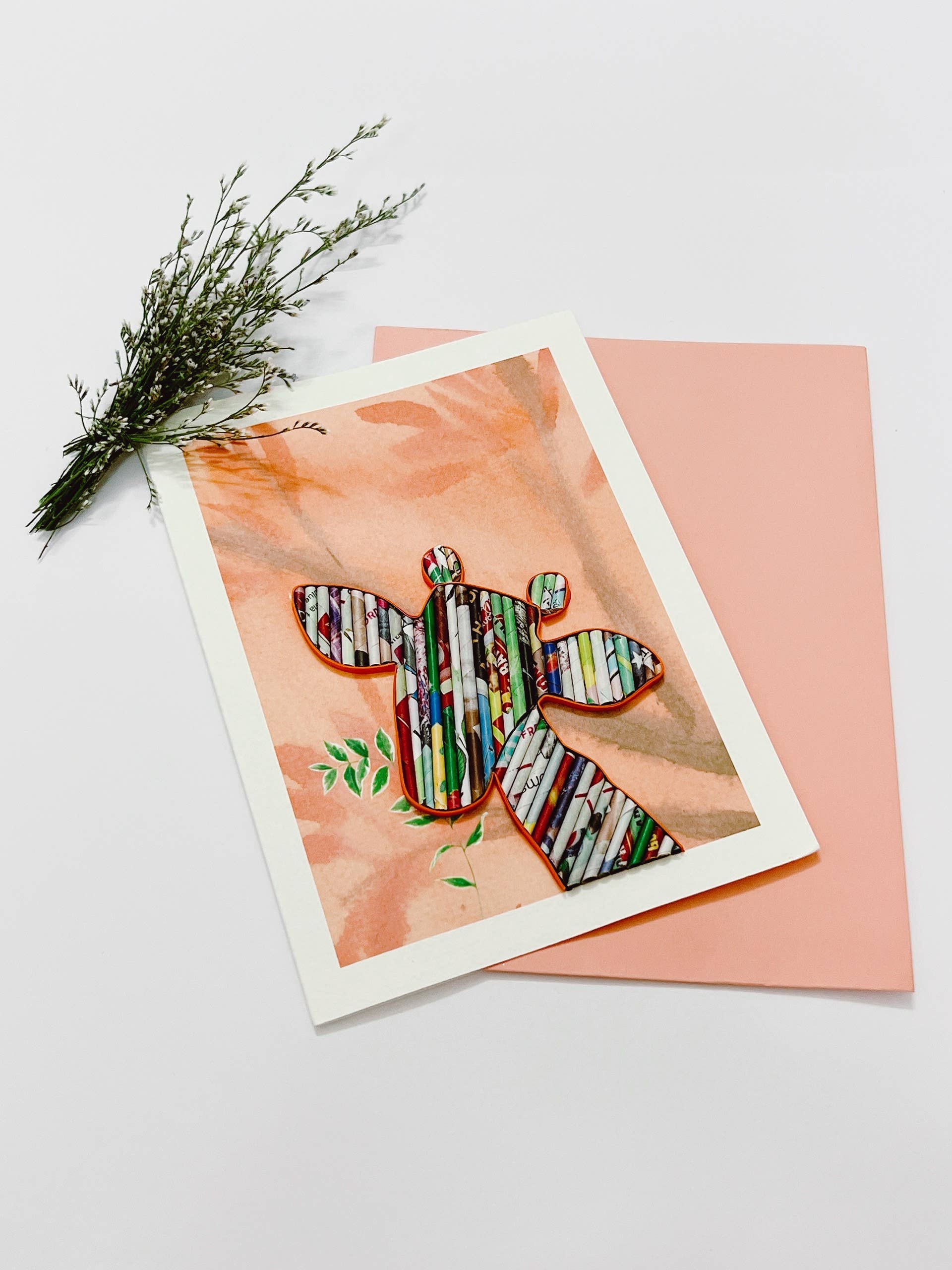 Loving Nature - Vente Carte de vœux classique - Carte girafe fabriquée à la main par Recycled Magazine3