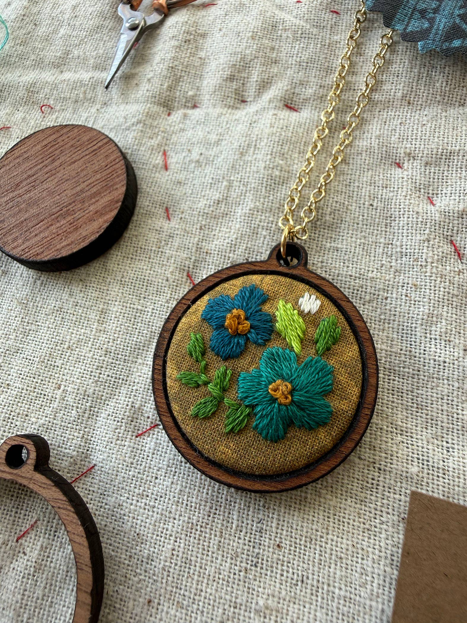 Rikrack - Wholesale DIY Craft Kit - Flowers Embroidery Necklace Kit4