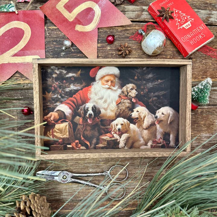 Père Noël avec chiens - Art sur toile du Père Noël - Décoration murale encadrée en bois pour la vente par Hangout Home