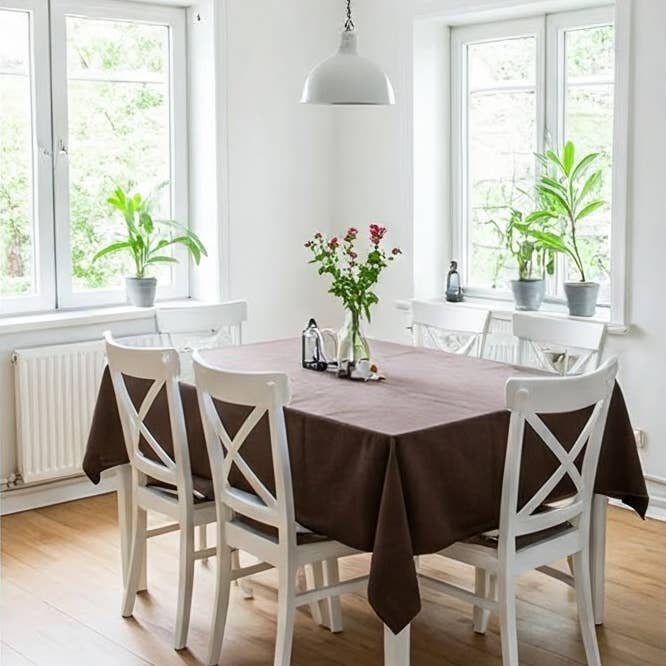 Tovaglia di lino. Tovaglie quadrate, rettangolari. per la vendita all'ingrosso da parte di Liem Home