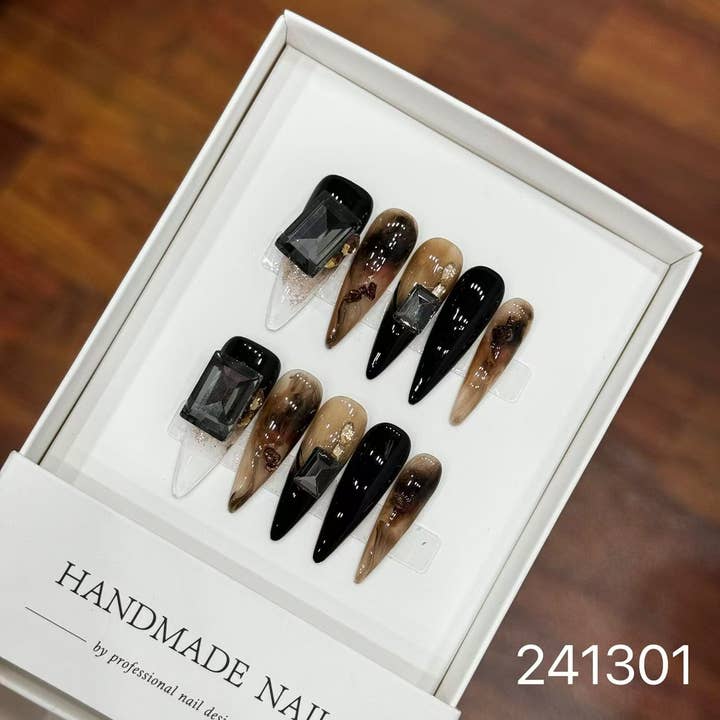 Handgefertigte Press-on-Nägel 241301 für den Großhandel von foamboxnail