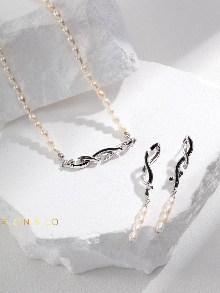 URSULA Geometrisk knude perleøreringe og halskædesæt for engroshandel hos ZEN&CO Studio