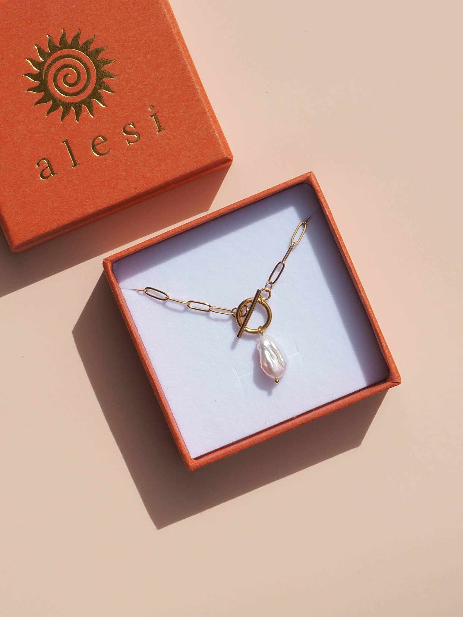 Alesi Jewellery - Wholesale Pendant/Charm Necklace - 18K Gold Freshwater Keshi Pearl Necklace