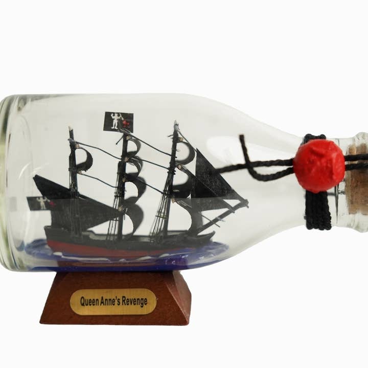 Hampton Nautical - Wholesale Decorative Tabletop Object - Blackbeard's Queen Anne's Revenge Pirate Ship in a Glass Bottle 5"