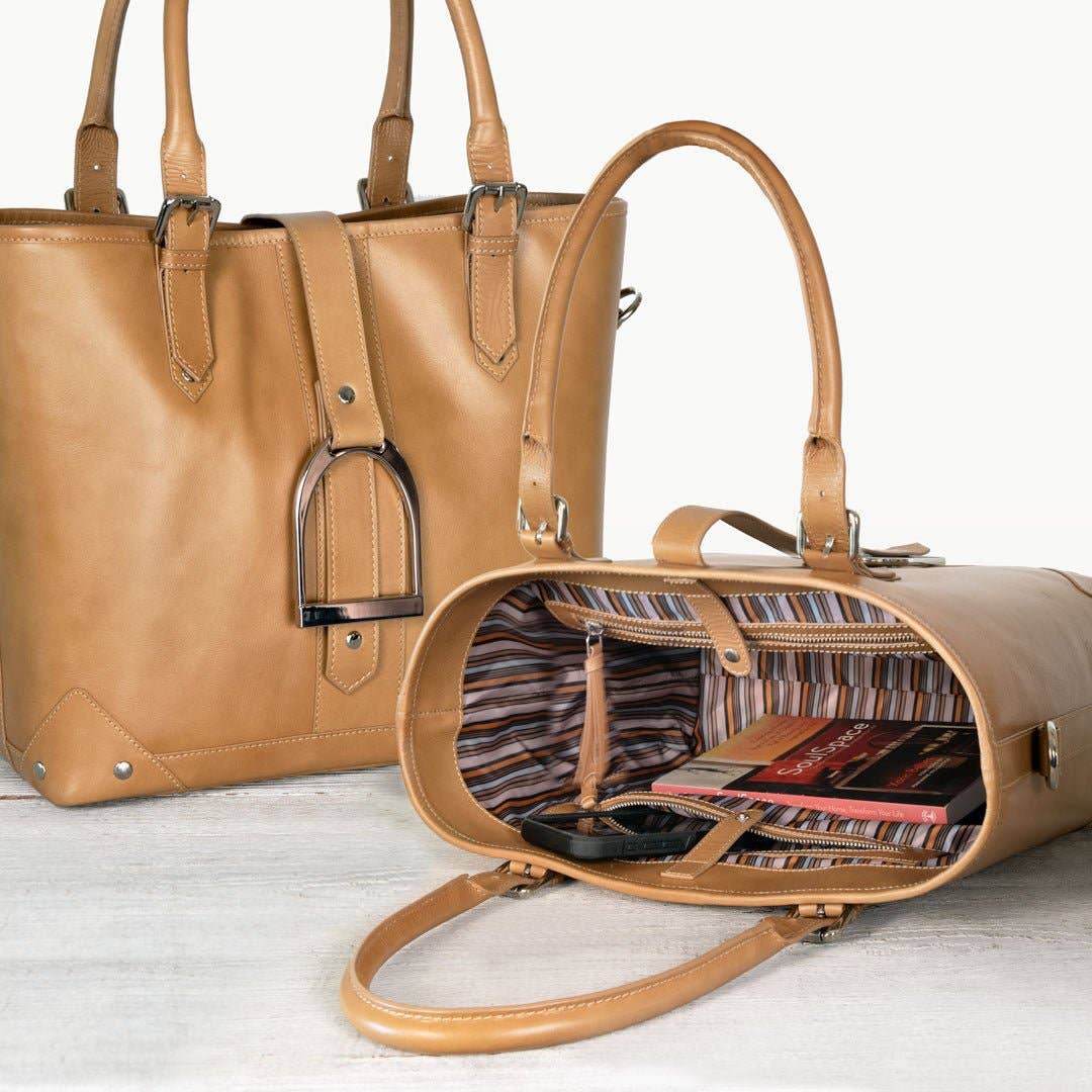 URBAN-EQUESTRIAN – Großhandel Tragetasche – Damen – Signatur - Reitsteigbügel Tote Luxus Lederhandtasche in Karamell2