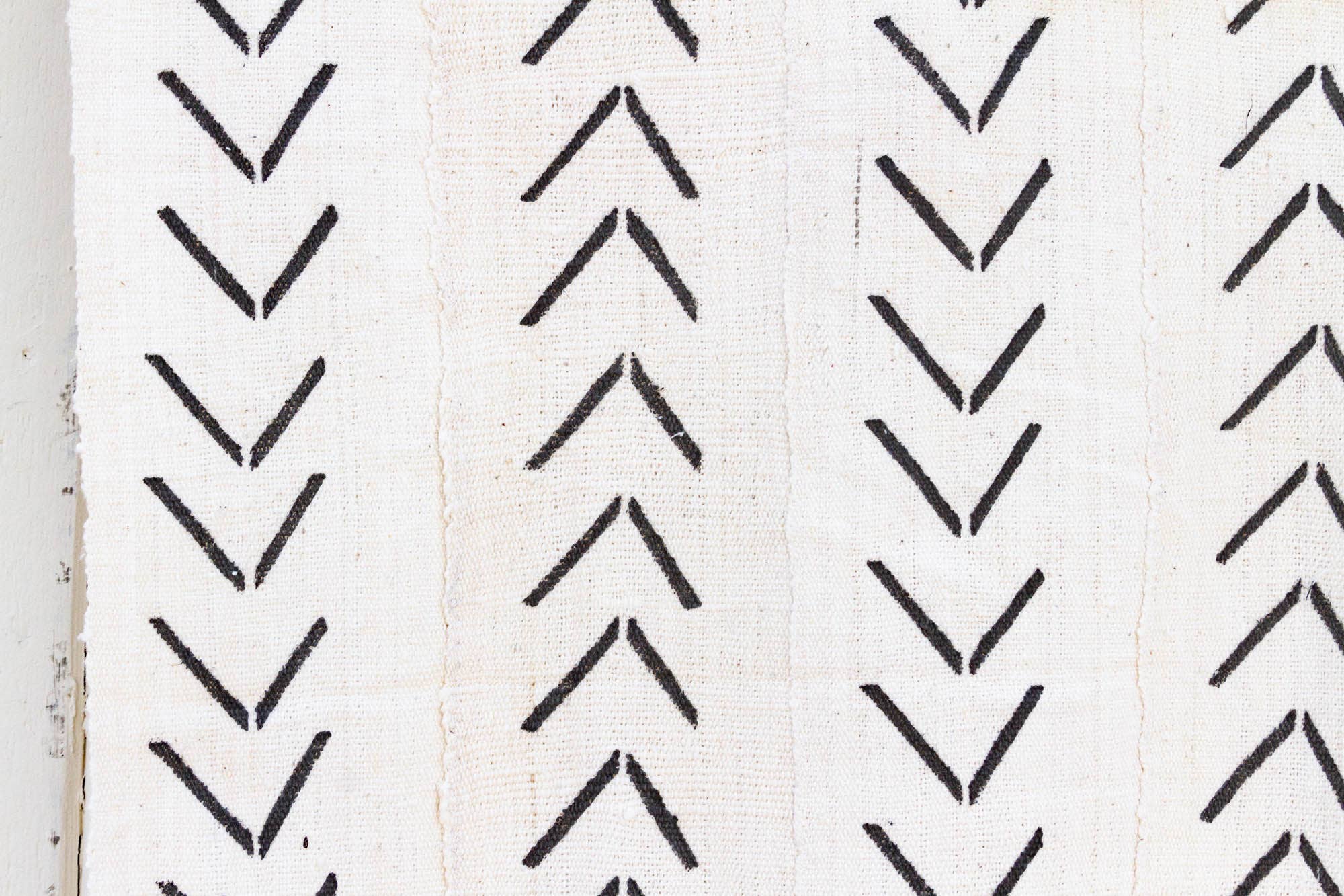 De-cor - Wholesale Tapestry/Textile - White & Black Arrow Motif Mudcloth2