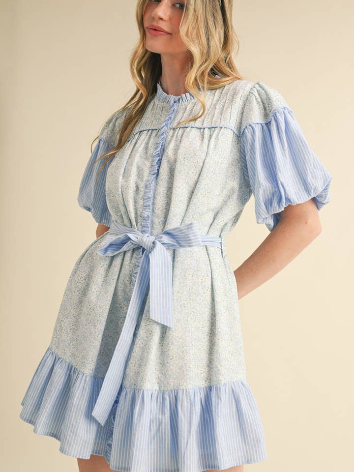 &MERCI – Engroshandel Kjole - Dame – MØNSTRET KJOLE MED FLÆSER MINI MDR38553