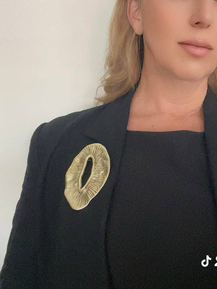 Gloria Mago - Wholesale Brooch - XXL Gold-Plated Eclipse Brooch. Exclusive design by Gloria Mago1