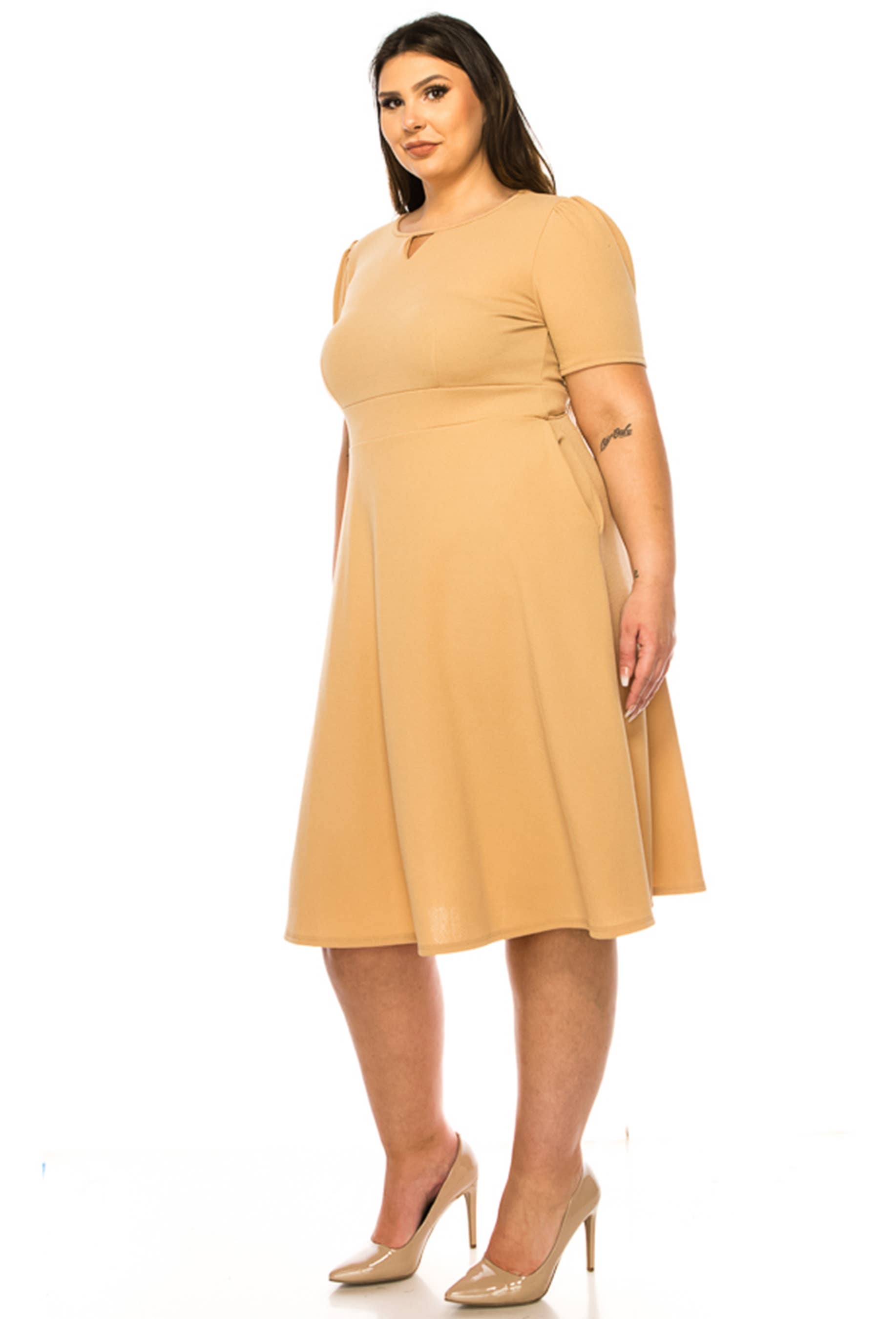 MOA COLLECTION - Wholesale Dress - Women's - Women's Plus Size Dress with Puff Sleeves and Keyhole Front21