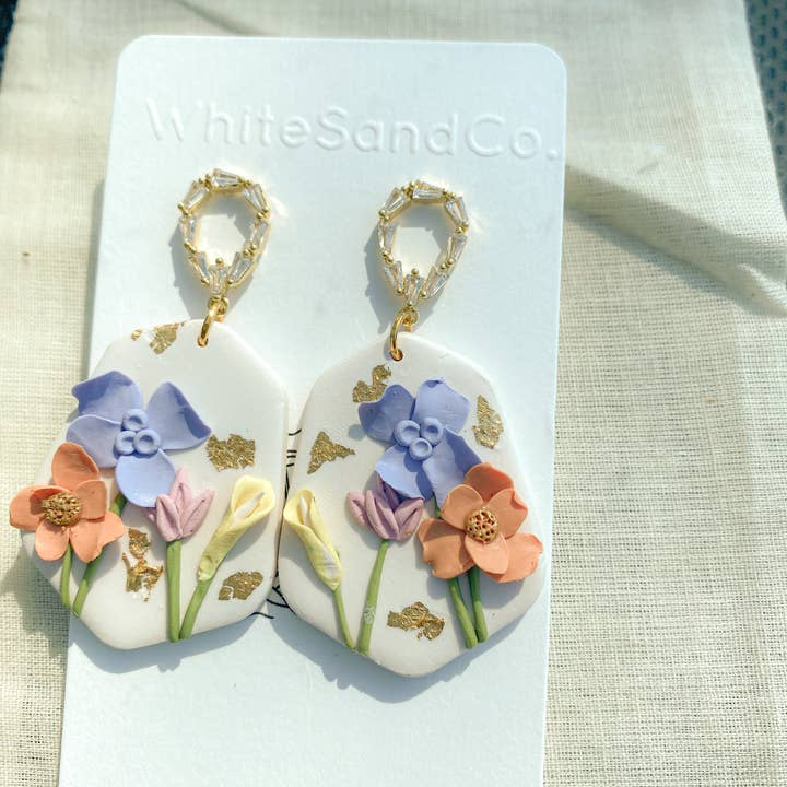 Oorbellen met bloemen voor wholesale door WhiteSandCo