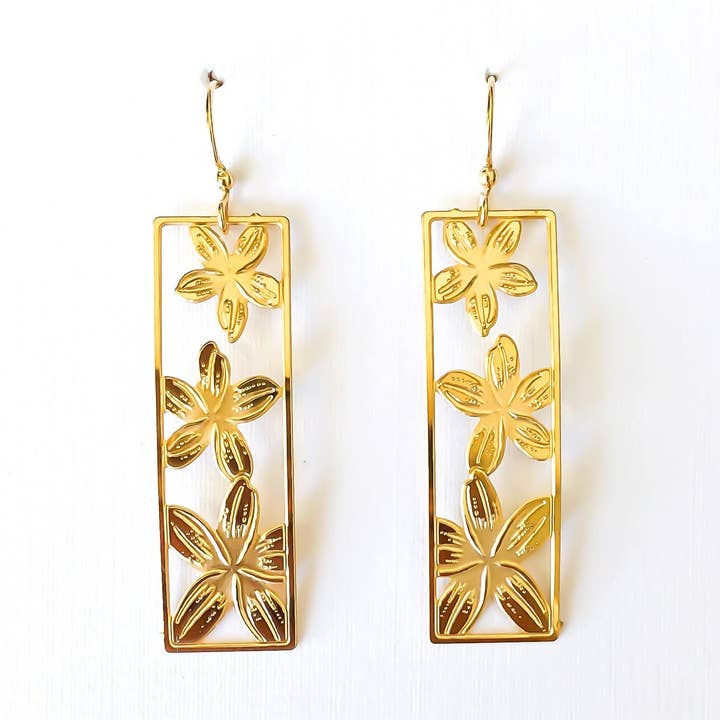 Rechthoekige Plumeria-oorbellen voor wholesale door Leighton Lam Designs