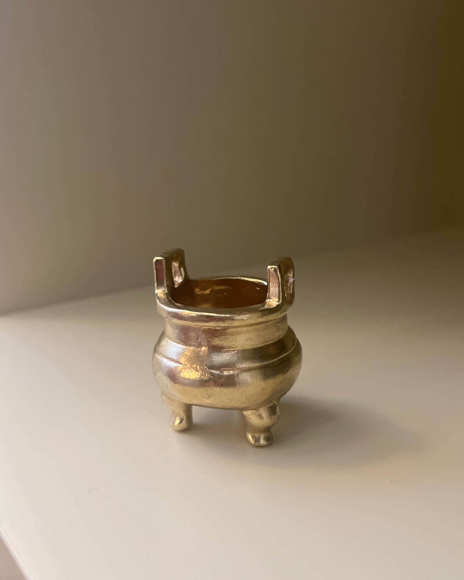 The Golden Altar – wholesale Incense holder – Chinese Ritual Brass Cauldron Incense Burner